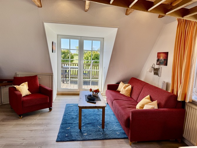 Ferienwohnung in Fehmarn OT Albertsdorf - Weber III - Schlafsofa Sitzbereich Balkon Richtung Süden