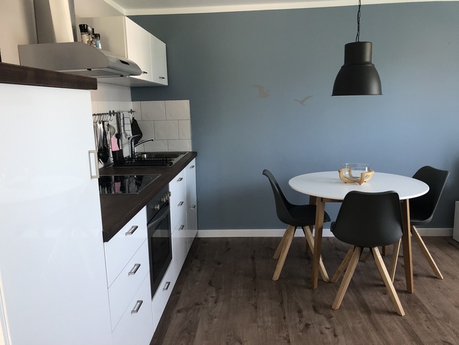 Ferienwohnung in K&uuml;hlungsborn - Kr&uuml;ger - offener K&uuml;chen-Essbereich