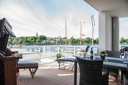 Apartment 9 "Am alten Leuchtturm", Blickrichtung Innenstadt, Binnenhafen West, seitlicher Meerblick, Hafenspitze