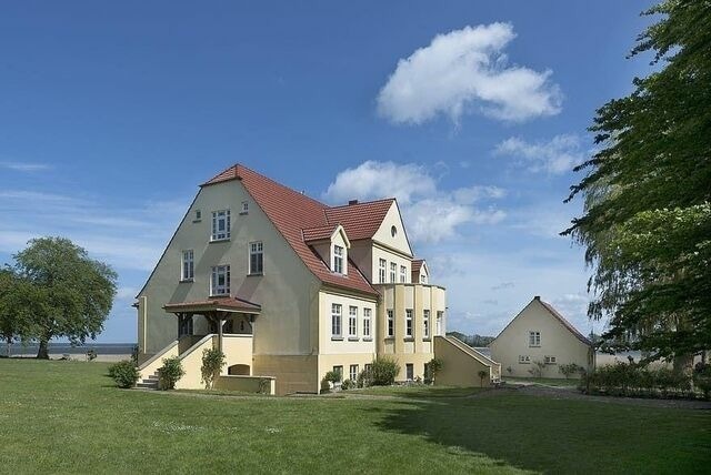 Ferienwohnung in Neuenkirchen (R&uuml;gen) - Gutshaus Grubnow Ferienwohnung 4 mit Hund am Wasser Sauna und WLAN incl. - Bild 10